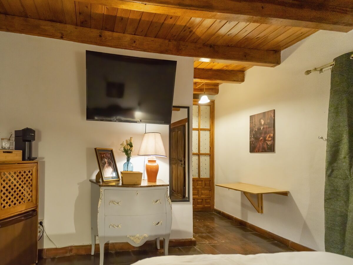 Basic Studio Suite | Free WiFi, bed sheets