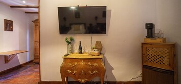 Habitación básica con 2 camas individuales | Wifi gratis y ropa de cama