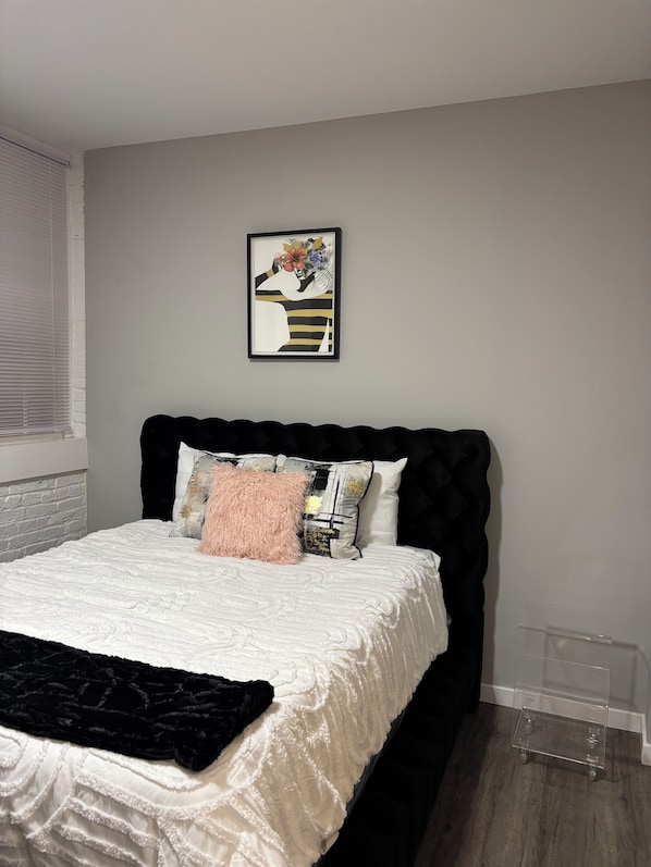 2 bedrooms, iron/ironing board, WiFi, bed sheets