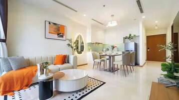 Suite presidencial, 2 habitaciones, con acceso al salón lounge del club, vista a la ciudad | Sábanas de algodón egipcio, ropa de cama de alta calidad y edredón