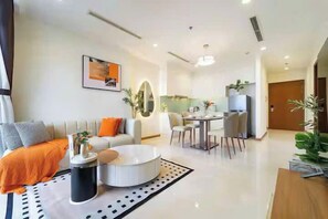 Presidential Suite, 2 Bedrooms, Club lounge access, City View | Egyptian cotton sheets, premium bedding, down duvets