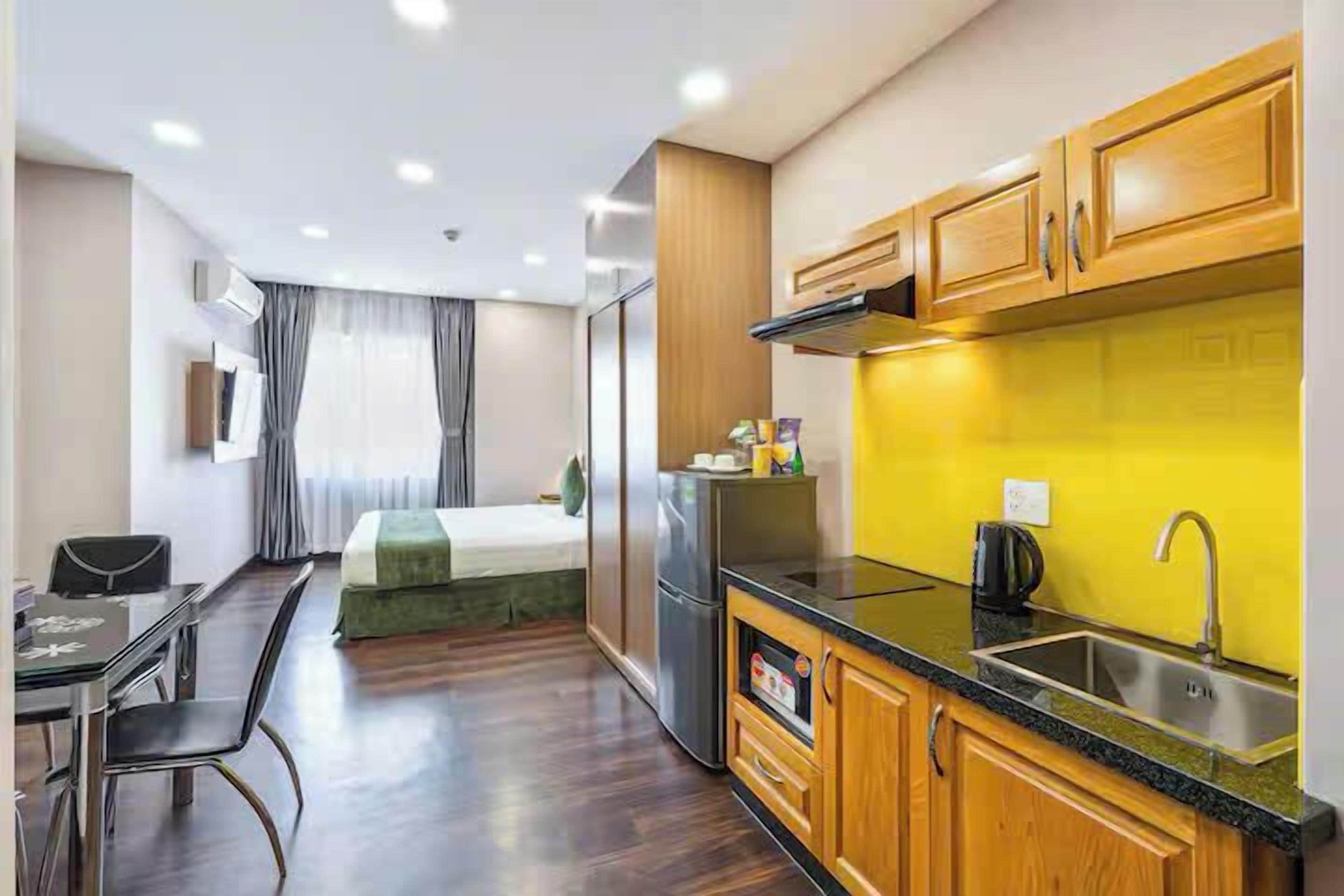 Grand-Suite, 1 Schlafzimmer, Zutritt zur Club Lounge, Stadtblick | Eigene Küche | Großer Kühlschrank, Mikrowelle, Ofen, Herdplatte