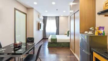 Suite Grand, 1 habitación, con acceso al salón lounge del club, vista a la ciudad | Sábanas de algodón egipcio, ropa de cama de alta calidad y edredón