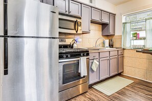 Apartment (2 Bedrooms) | Interior - Walk to Park & Cafe: Cozy Indianapolis Getaway (Indianapolis)