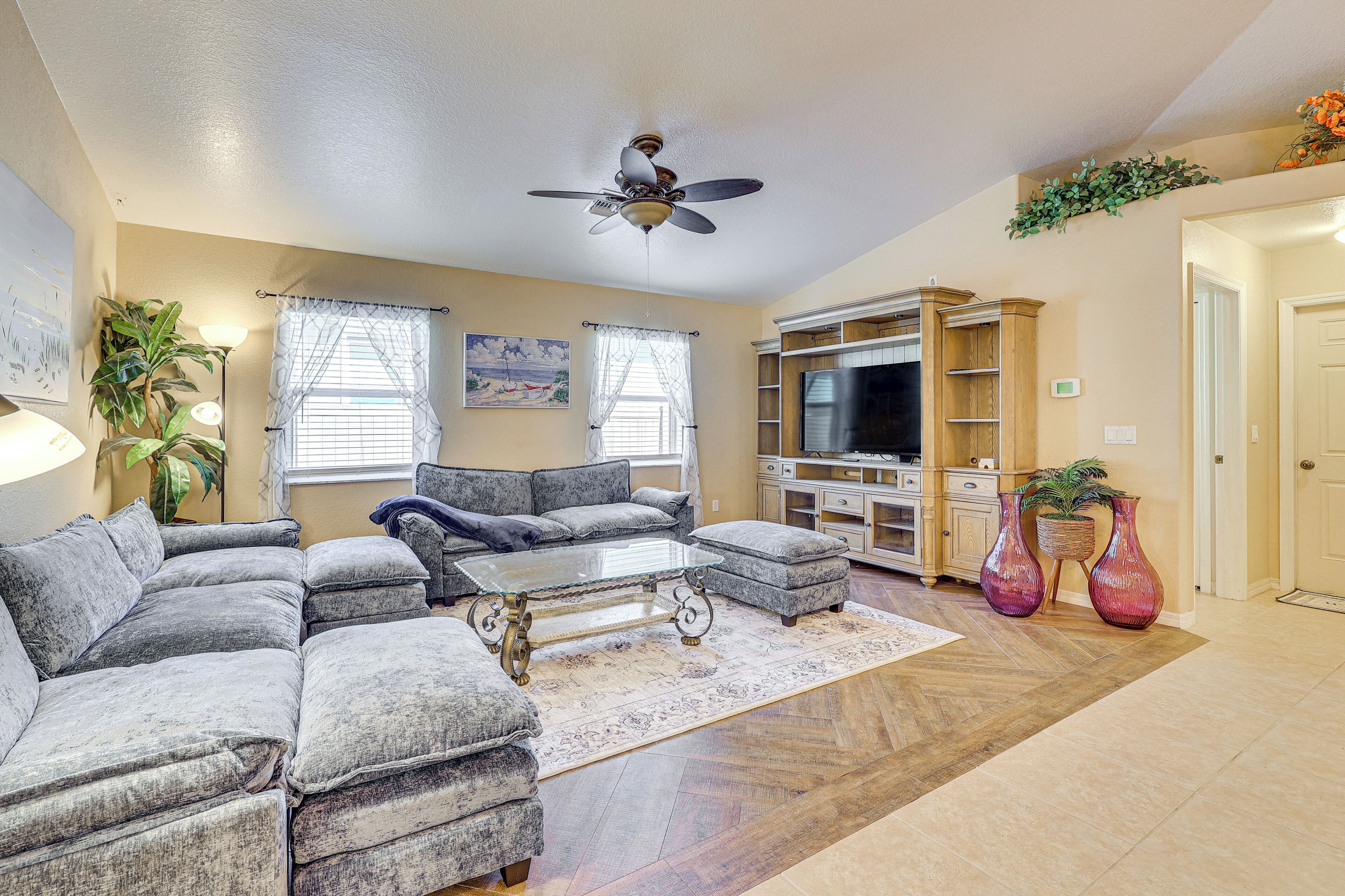 House (4 Bedrooms) | Front of property