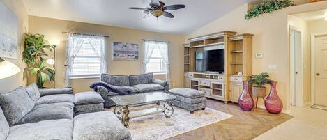 House (4 Bedrooms) | Front of property
