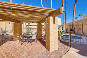 Apartment (2 Bedrooms) | Interior - Walk to Canal Trail! Condo w/ Pool in Scottsdale (Scottsdale)