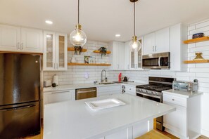 Apartment (2 Bedrooms) | Interior - Walk to Canal Trail! Condo w/ Pool in Scottsdale (Scottsdale)