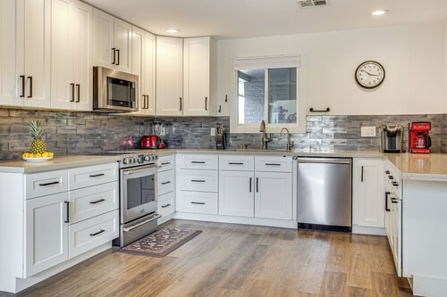 2 Mi to Asu: Spacious Family Home w/ Patio!