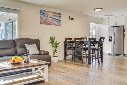 2 Mi to Asu: Spacious Family Home w/ Patio!