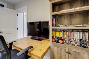 Apartment (1 Bedroom) | Interior - Walk to Metro & Dtwn Silver Spring! Sleek Apt (Silver Spring)
