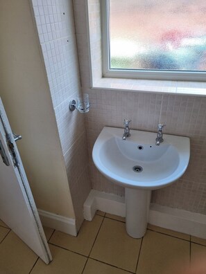 Dormitório compartilhado, 1 quarto, para fumantes | Banheiro