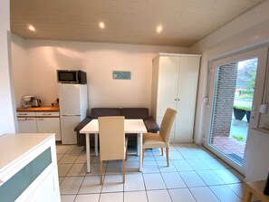 Dining - Apartment, 20 sqm, living/sleeping area with kitchenette, private terrace, max. 2 guests (Wangerland)