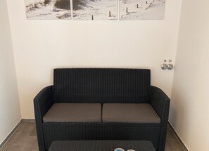 Interior - Apartment, 20 sqm, living/sleeping area with kitchenette, private terrace, max. 2 guests (Wangerland)