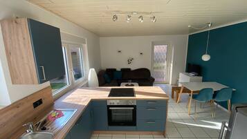 Frigorifero, forno, piano cottura, lavastoviglie