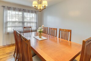 House (4 Bedrooms) | Interior - Near Beaches, Base & Bay! Hampton Home w/ Backyard (Hampton)