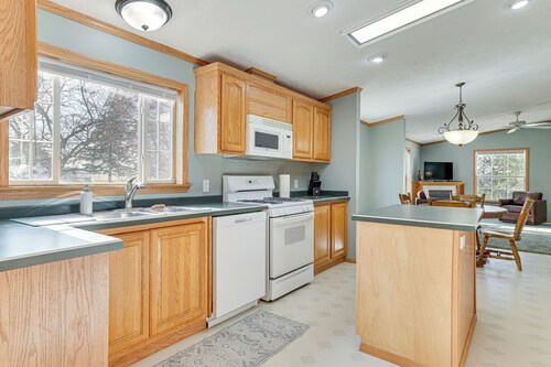 8 Mi to Dtwn Rochester: Peaceful Home w/ Deck!