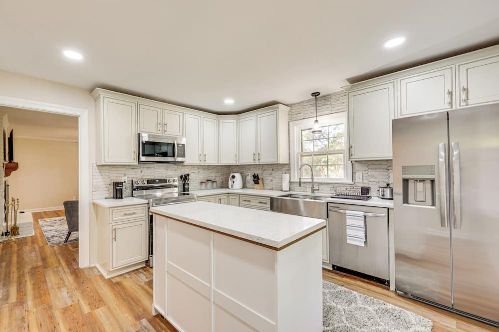 Comfort & Convenience! Home 3 Mi to Dtwn Wilson - Bailey, NC