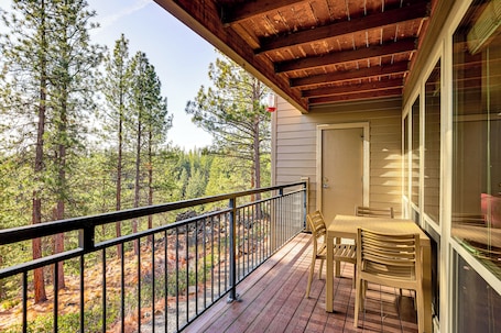 Apartment (1 Bedroom) | Interior. Hike, Swim & Ski! Condo w/ Resort Perks in Bend