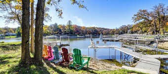 Private Beach! Lakefront Cabin in Panora
