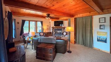 House (3 Bedrooms) | Interior