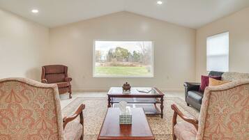 House (2 Bedrooms) | Interior