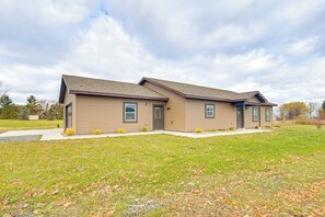 Interior - Ski, Fish & Unwind: Peaceful Lake Champlain Home! (West Chazy)