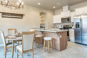 House (3 Bedrooms) | Interior - Beautiful Views of Stars & Mtns! Littlefield Home (Littlefield)