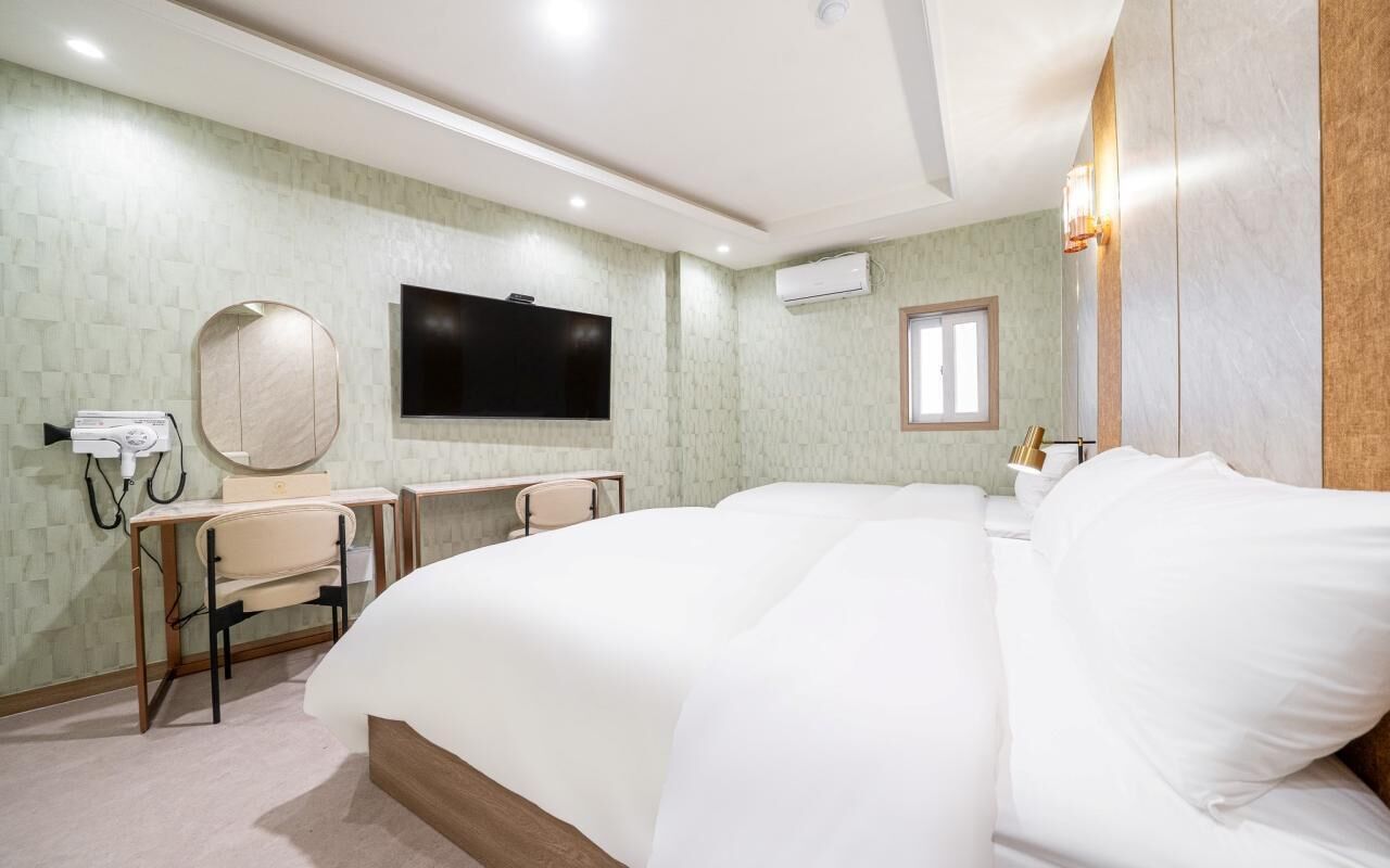 โต๊ะทำงาน, พื้นที่ทำงานแบบใช้แล็ปท็อป, Wi-Fi ฟรี, ผ้าปูที่นอน