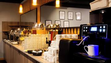 Bữa sáng buffet hàng ngày (49 PLN/mỗi người)