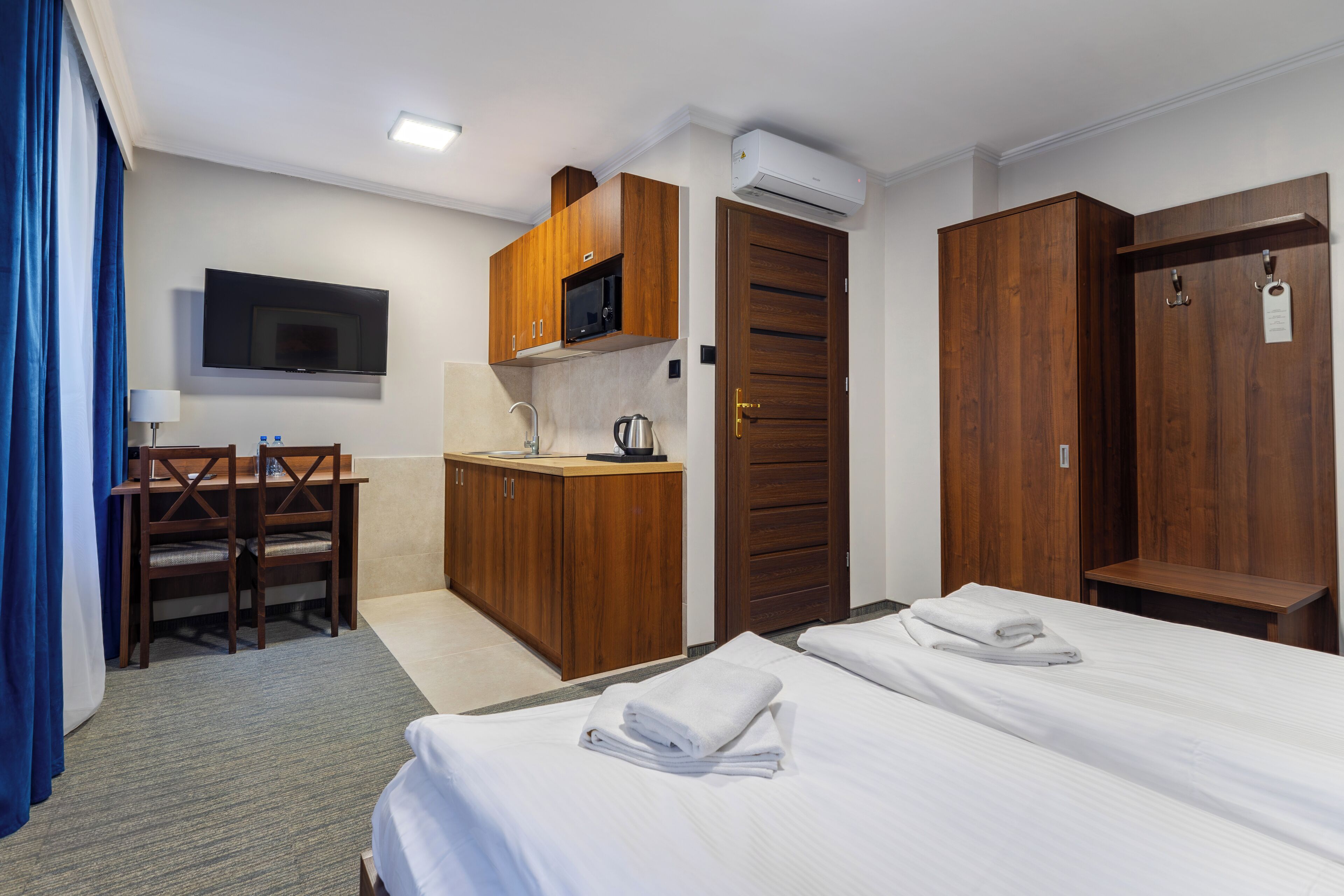 Comfort Studio Suite | Living area | 20-inch plasma TV with satellite channels