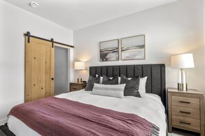 2 bedrooms, internet, bed sheets