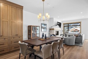 Dining - Switchback Creek Condo 13 (Sun Peaks)