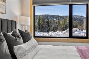 2 bedrooms, Internet, bed sheets - Switchback Creek Condo 13 (Sun Peaks)