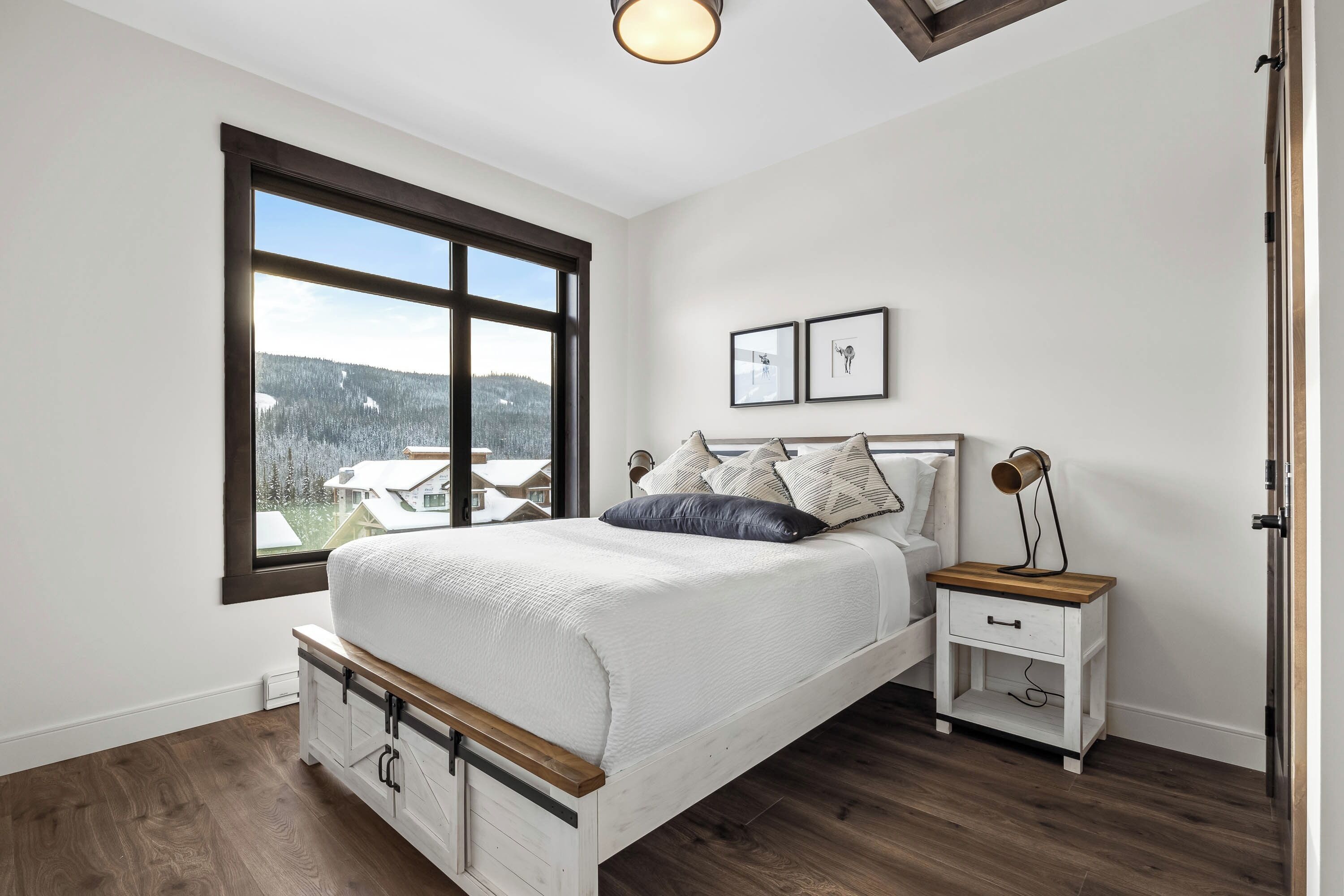 3 bedrooms, internet, bed sheets