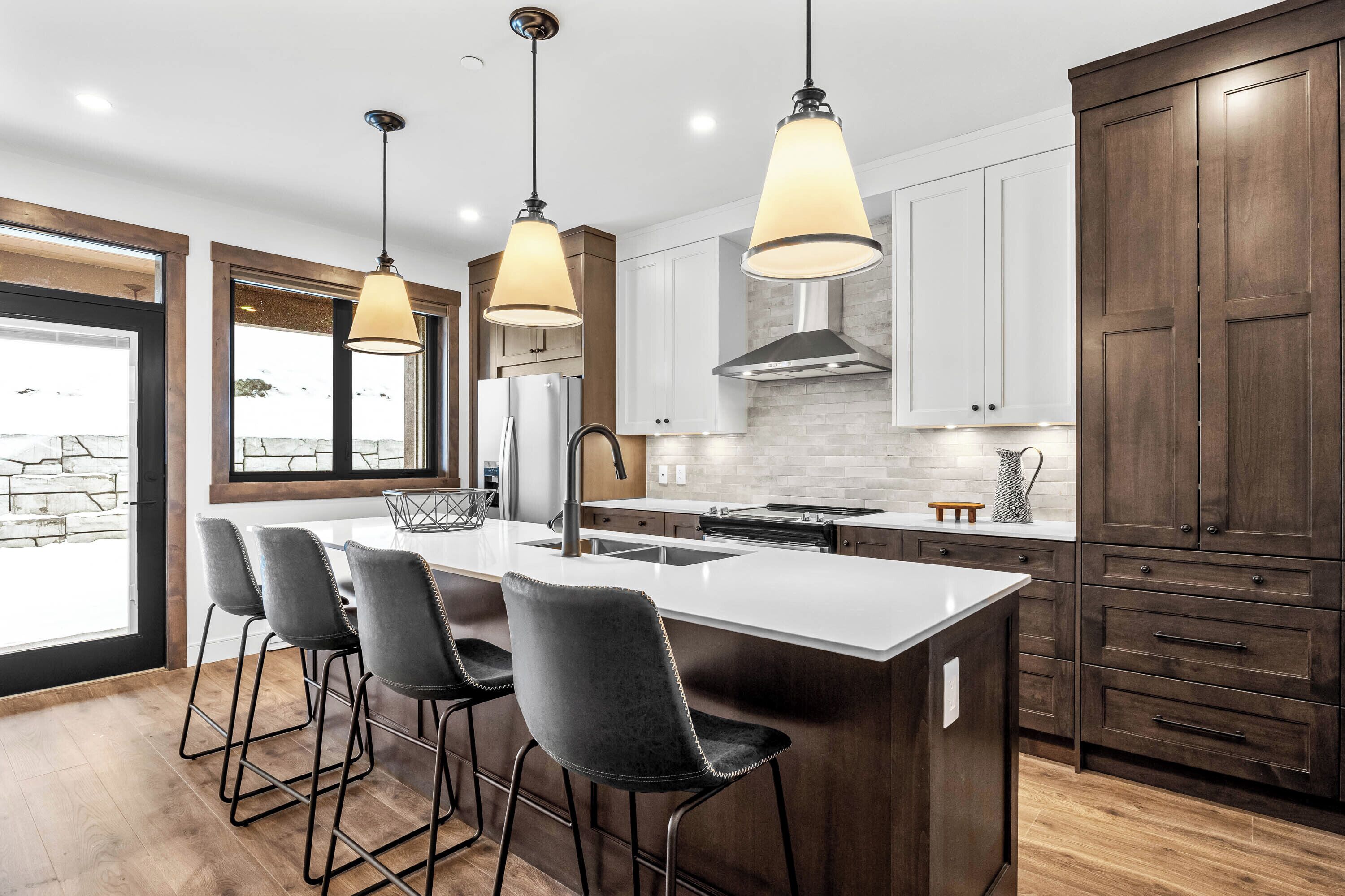 Køleskab, mikrobølgeovn, ovn, kogeplade