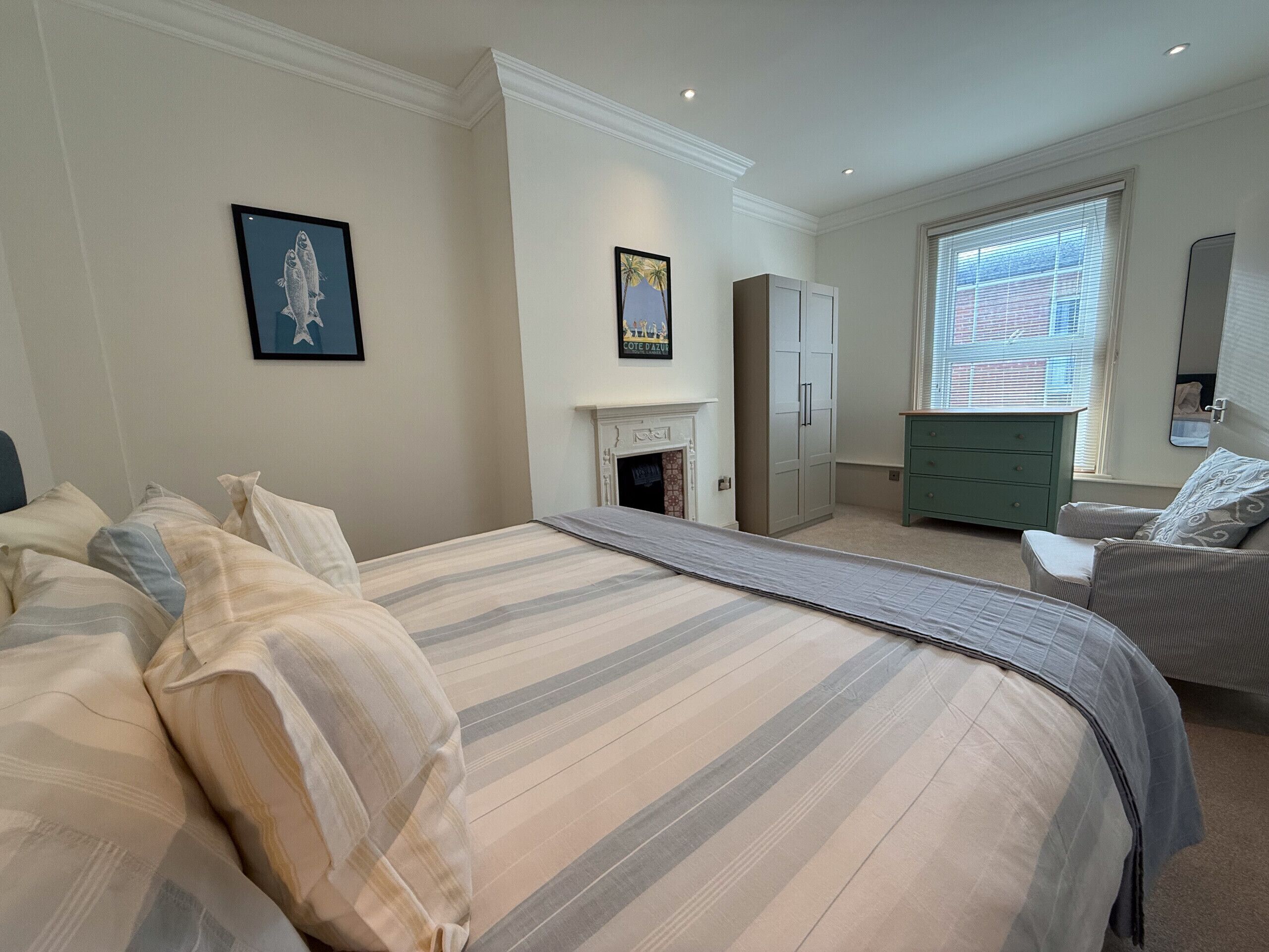 Iron/ironing board, free WiFi, bed sheets