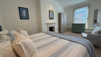 Iron/ironing board, free WiFi, bed sheets