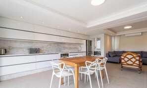 Basic Apartment | Interior - Apt w/ Jacuzzi 750 m From the Beach Pia0101 (Balneário Camboriú)