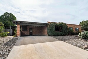 Exterior - Cozy 3BR Home with Mtn Views & Pool, Near Trails (Tucson)