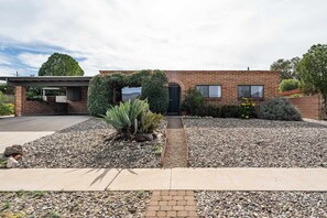 Property grounds - Cozy 3BR Home with Mtn Views & Pool, Near Trails (Tucson)