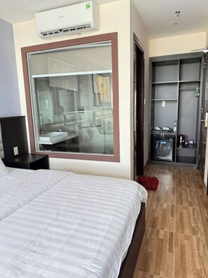 패밀리룸 | 욕실 | 샤워 시설, 레인폴 샤워기, 고급 세면용품, 헤어드라이어
