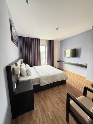 Deluxe Double Room | Minibar, desk, laptop workspace, free WiFi
