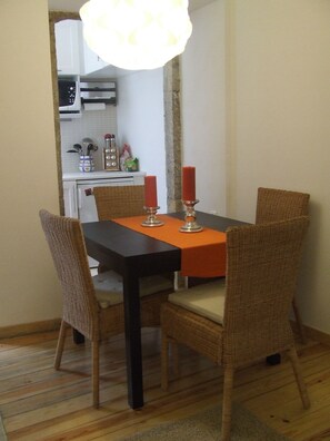Dining - Lisbon - One Season (Lisboa)
