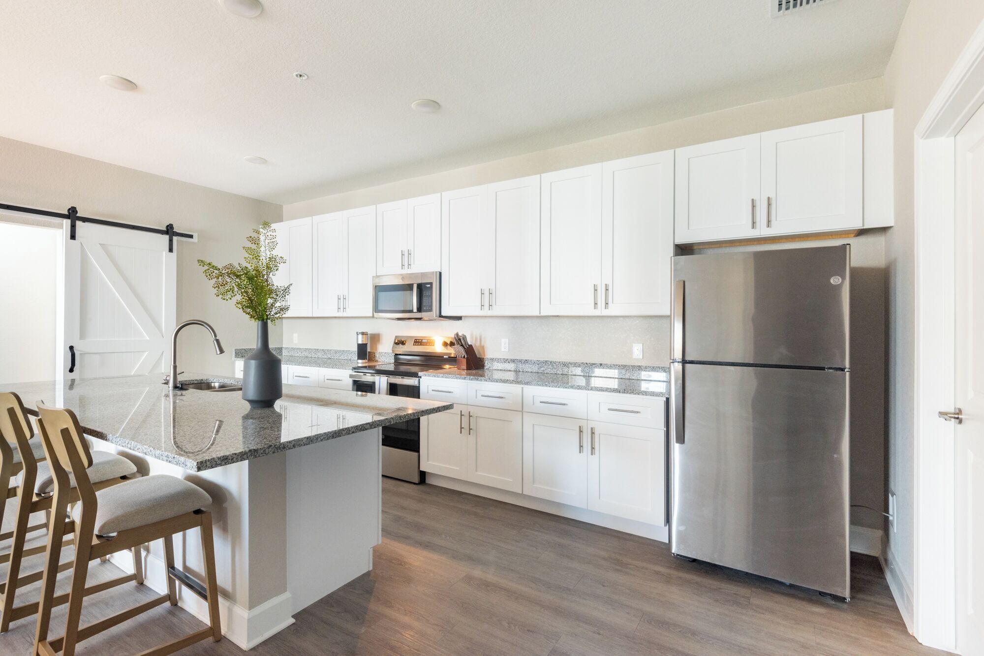 アパートメント (2 Bedrooms) | 専用キッチン | 冷蔵庫、コーヒー / ティーメーカー