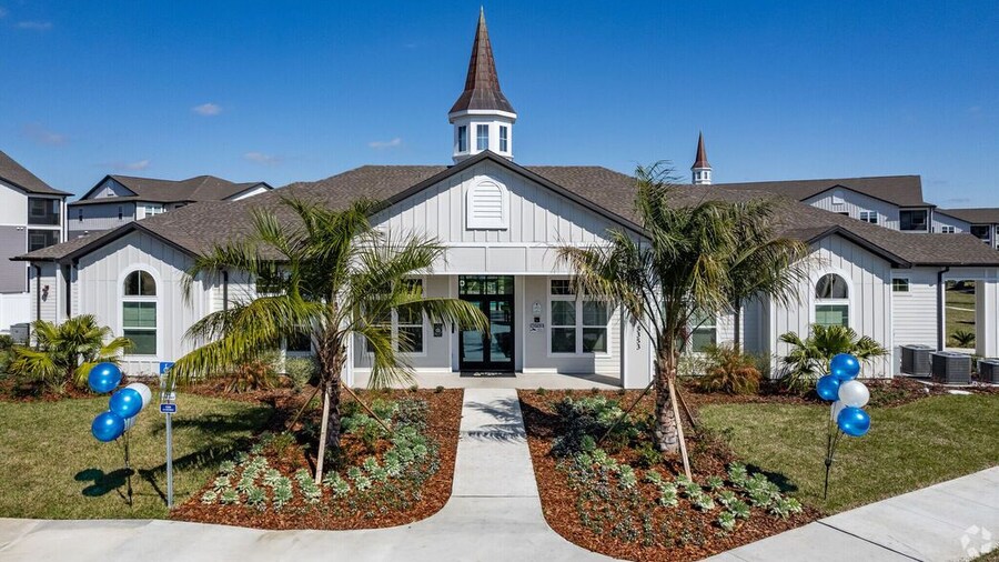 Landing Beautiful 2bd, Gym, Pool