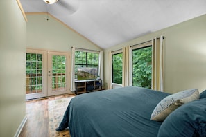 4 bedrooms, iron/ironing board, free WiFi, bed sheets - Sugar Bear Cabin- 4bdrm, Semi-Private, Fire-pit, Hot Tub, and Tranquil setting (Pigeon Forge)