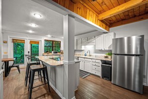 Fridge, microwave, stovetop, dishwasher - Sugar Bear Cabin- 4bdrm, Semi-Private, Fire-pit, Hot Tub, and Tranquil setting (Pigeon Forge)