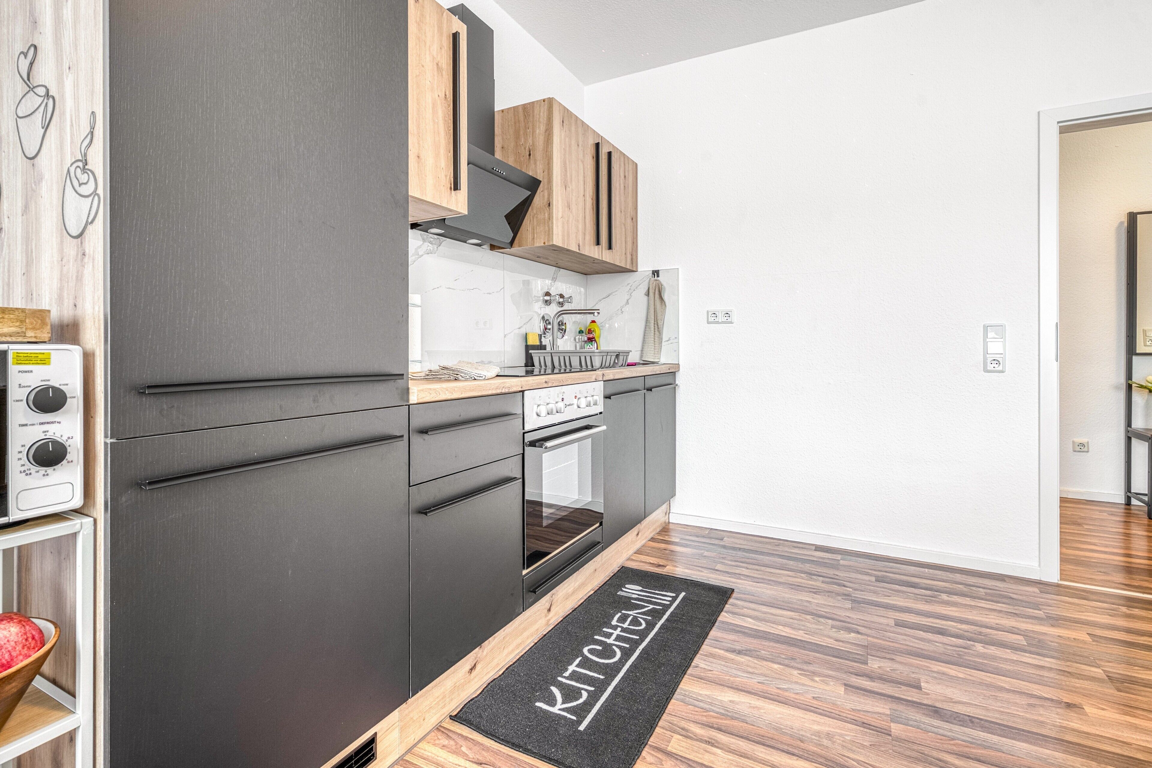 Réfrigérateur, micro-ondes, four, plaque de cuisson