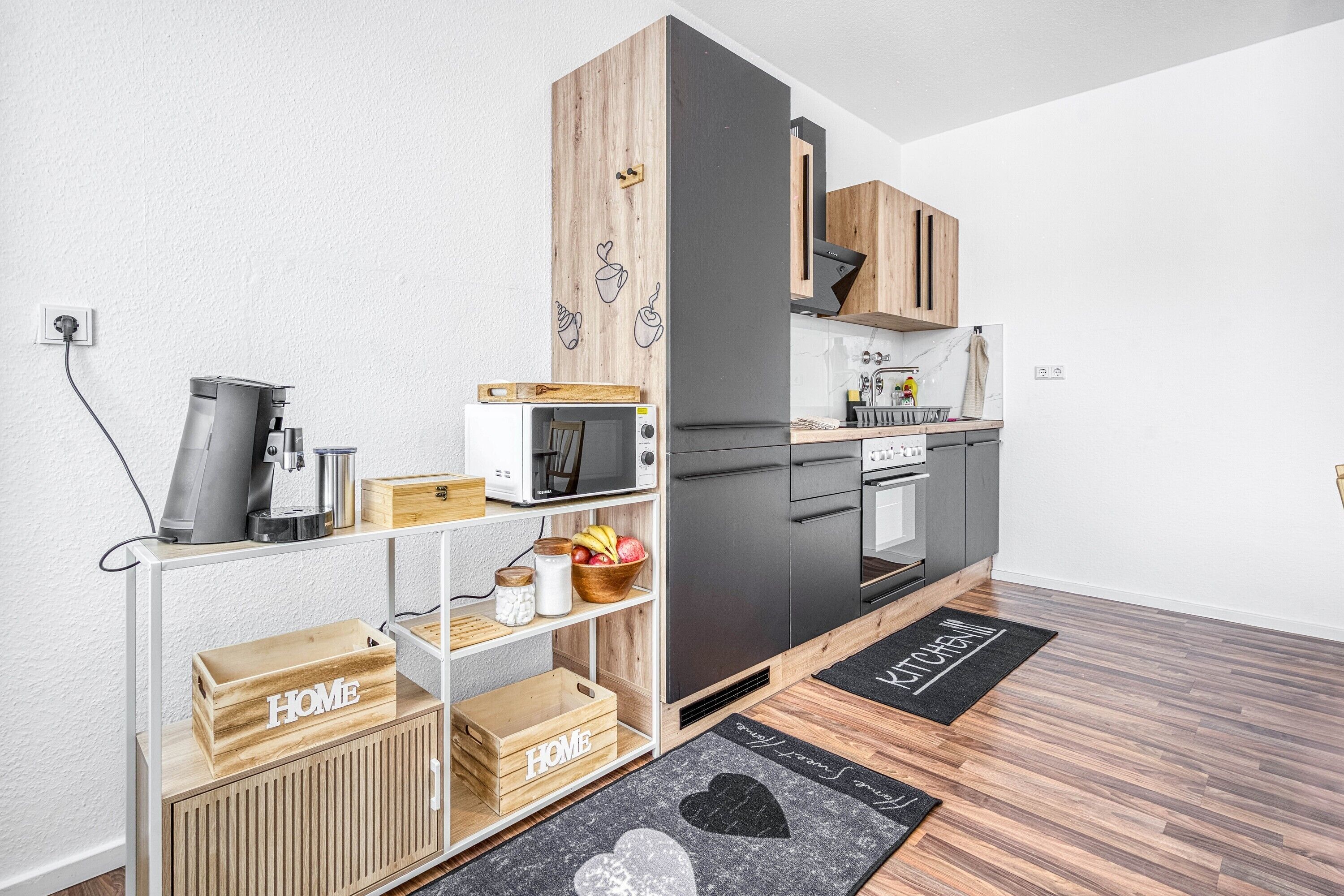 Kühlschrank, Mikrowelle, Ofen, Herdplatte